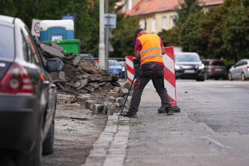Remont chodników przy Bacciarellego, wrzesień 2025