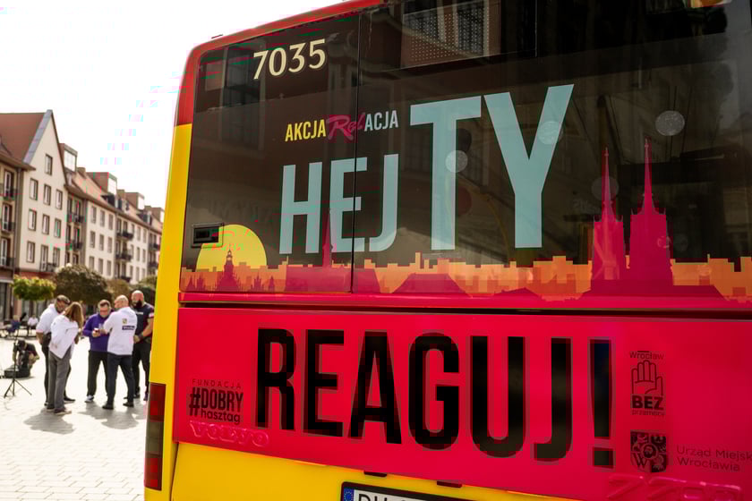 Autobus kampanii HejTy Reaguj