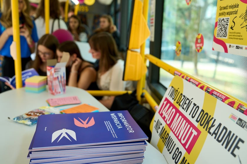 Specjalny autobus przywiózł akcję HejTy Reaguj do Liceum nr 8 im. Bolesława Krzywoustego