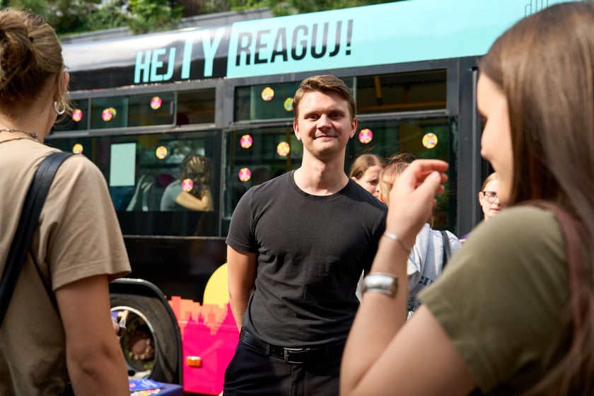 Specjalny autobus przywiózł akcję HejTy Reaguj do Liceum nr 8 im. Bolesława Krzywoustego