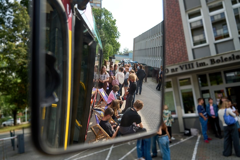 Specjalny autobus przywiózł akcję HejTy Reaguj do Liceum nr 8 im. Bolesława Krzywoustego