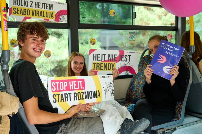 Specjalny autobus przywiózł akcję HejTy Reaguj do Liceum nr 8 im. Bolesława Krzywoustego