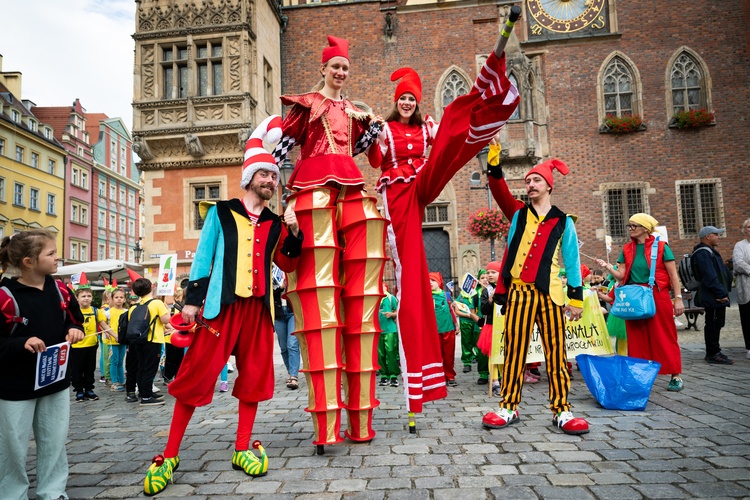 Wielka Wrocławska Parada Krasnoludk&oacute;w 2025 na otwarcie Wrocławskiego Festiwalu Krasnoludk&oacute;w&nbsp;