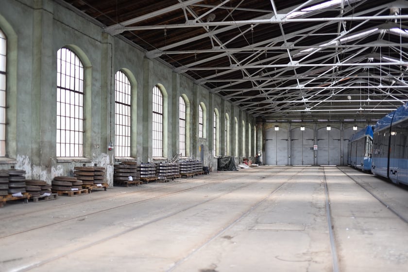 Zabytkowa hala na zajezdni Borek, lato 2025