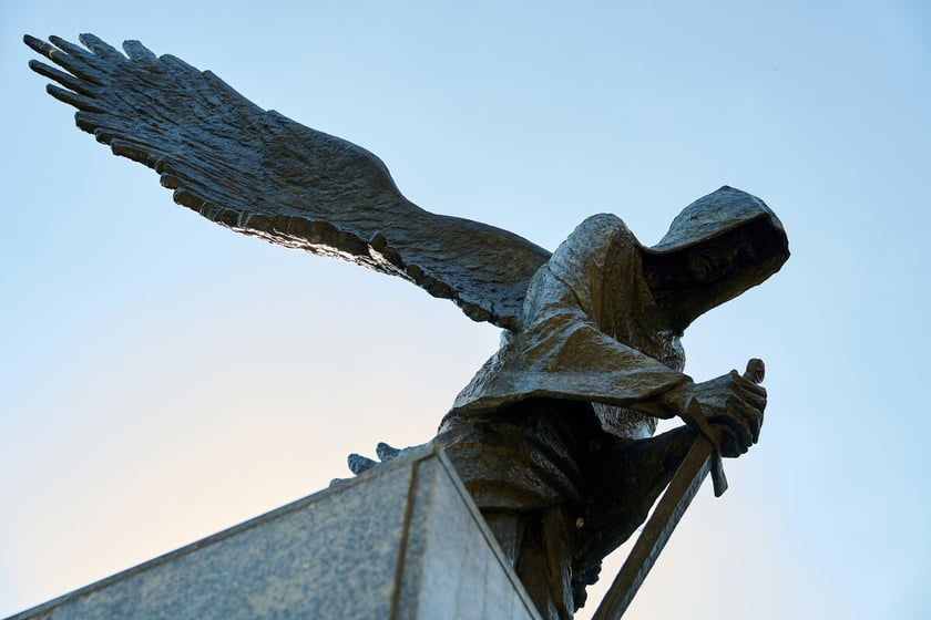 Pomnik Ofiar Zbrodni Katyńskiej w parku Juliusza Słowackiego we Wrocławiu