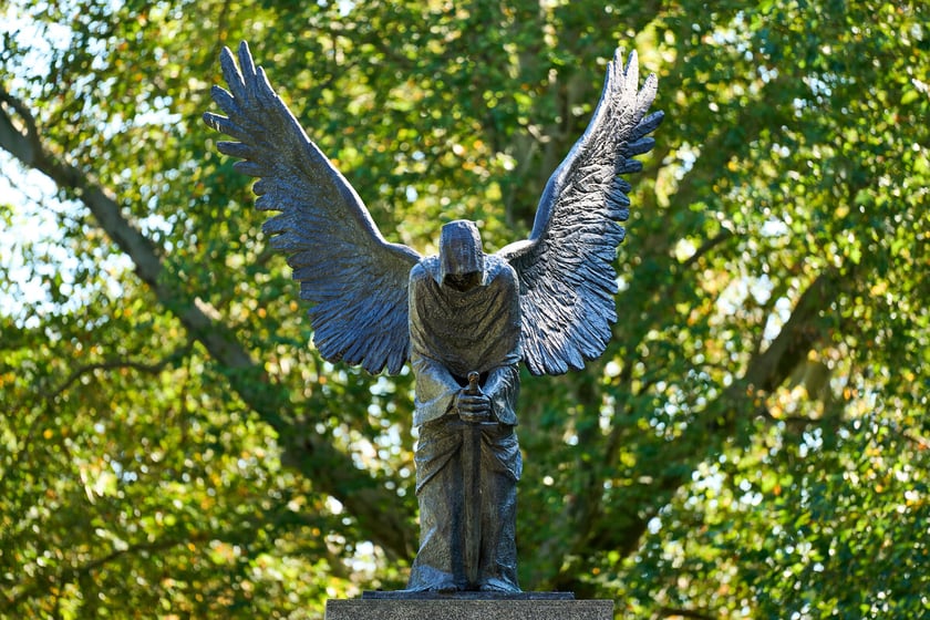 Pomnik Ofiar Zbrodni Katyńskiej w parku Juliusza Słowackiego we Wrocławiu