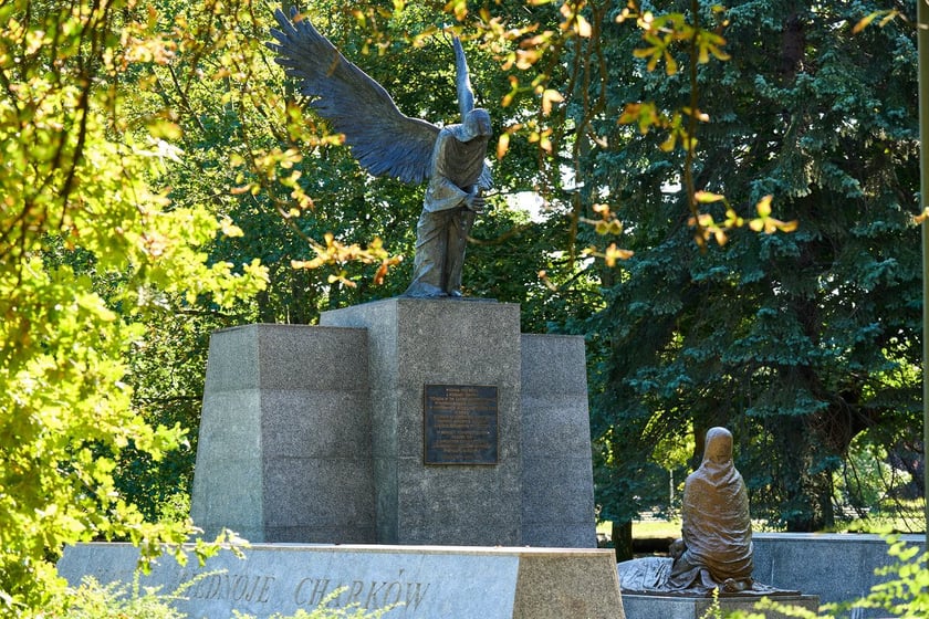 Pomnik Ofiar Zbrodni Katyńskiej w parku Juliusza Słowackiego we Wrocławiu