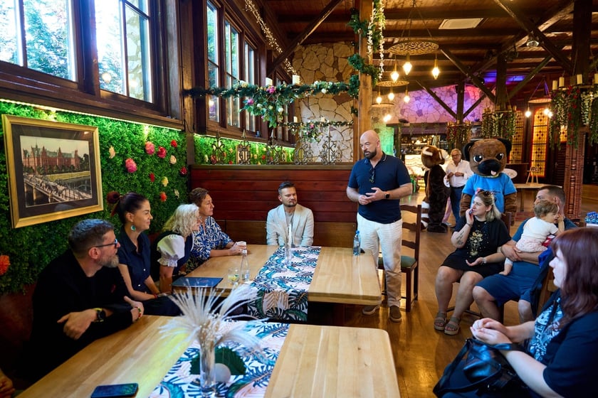 Spotkanie w Restauracji Letnia w Zoo Wrocław z rodzinami zastępczymi i osobami prowadzącymi rodzinne domy dziecka&nbsp;