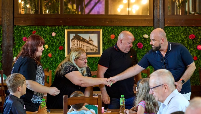 Spotkanie w Restauracji Letnia w Zoo Wrocław z rodzinami zastępczymi i osobami prowadzącymi rodzinne domy dziecka&nbsp;