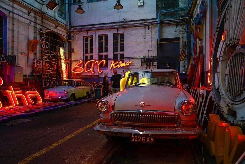 Backstage galerii Neon Side - tu trzymane są niewyeksponowane wrocławskie neony z dawnych lat