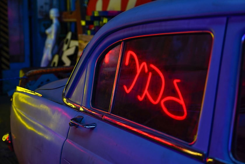 Backstage galerii Neon Side - tu trzymane są niewyeksponowane wrocławskie neony z dawnych lat