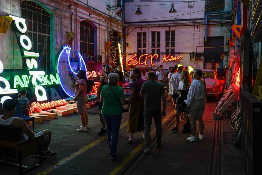 Backstage galerii Neon Side - tu trzymane są niewyeksponowane wrocławskie neony z dawnych lat