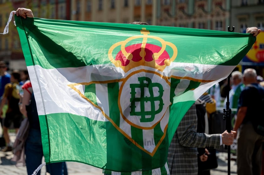 Otwarcie ogólnodostępnej strefy kibica Fan Festival w rynku przed finałem LK UEFA