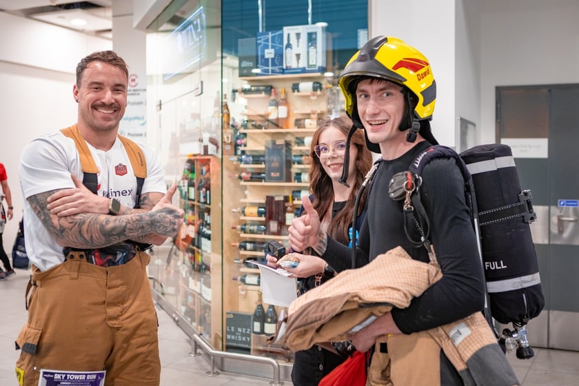 Uczestnicy 10. Sky Tower Run we Wrocławiu