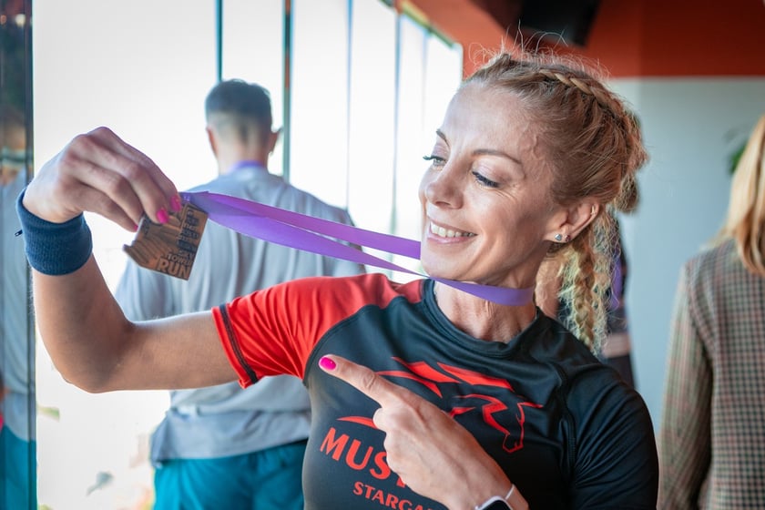 Uczestnicy 10. Sky Tower Run we Wrocławiu