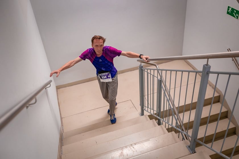 Uczestnicy 10. Sky Tower Run we Wrocławiu