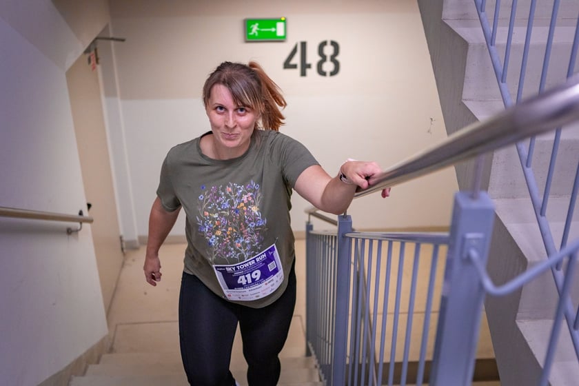 Uczestnicy 10. Sky Tower Run we Wrocławiu