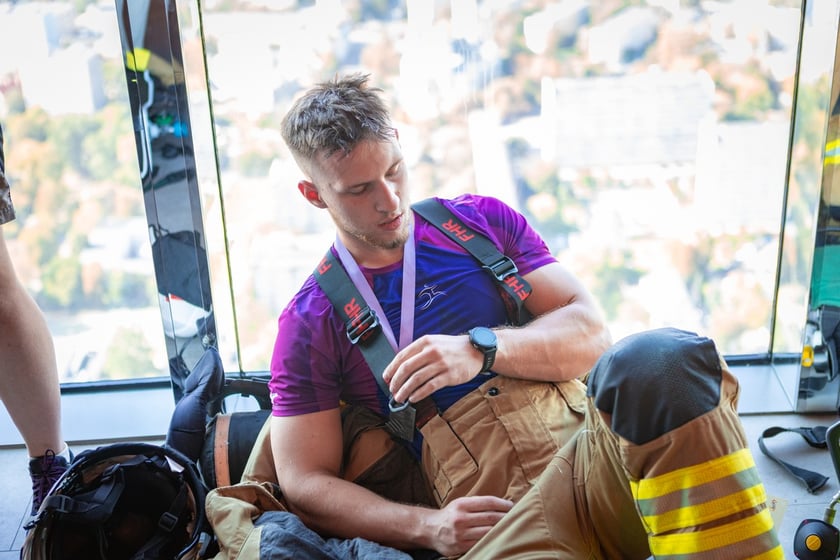 Uczestnicy 10. Sky Tower Run we Wrocławiu