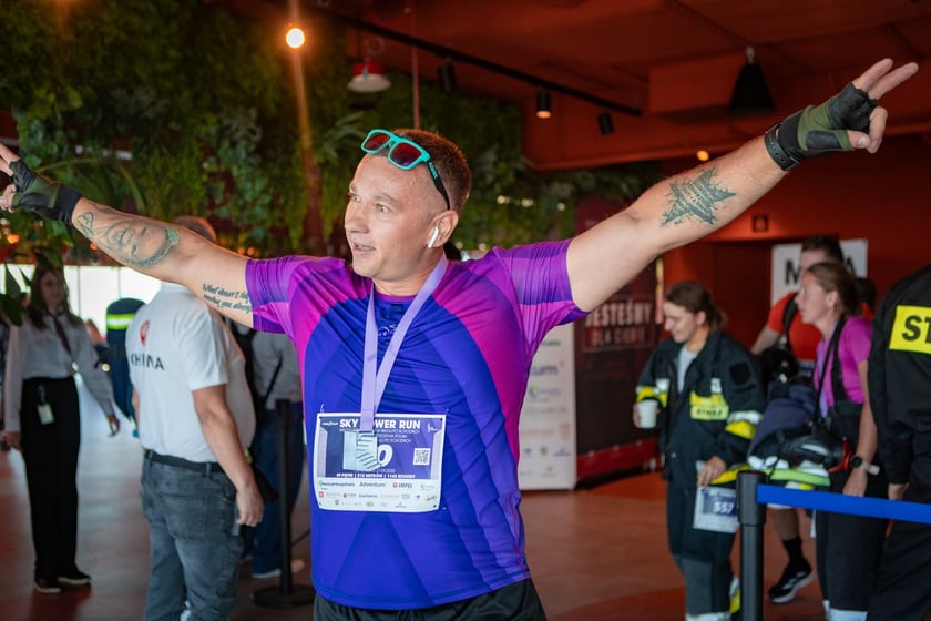 Uczestnicy 10. Sky Tower Run we Wrocławiu