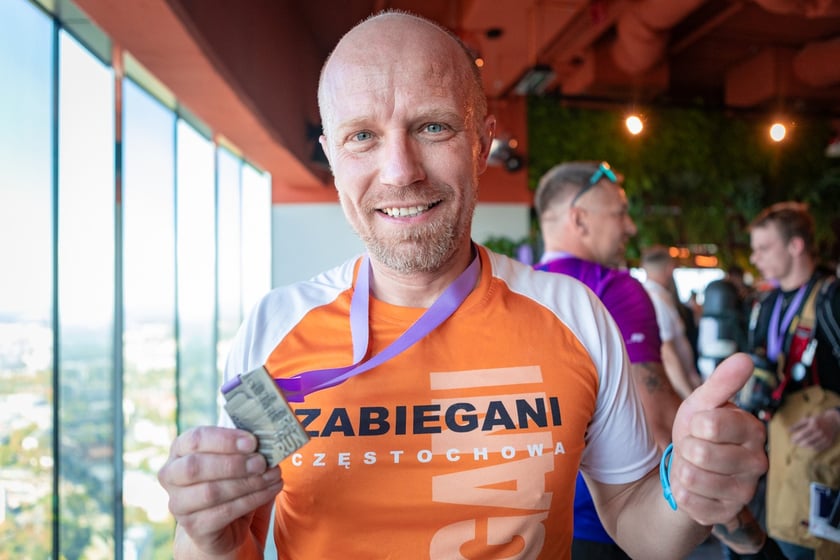 Uczestnicy 10. Sky Tower Run we Wrocławiu