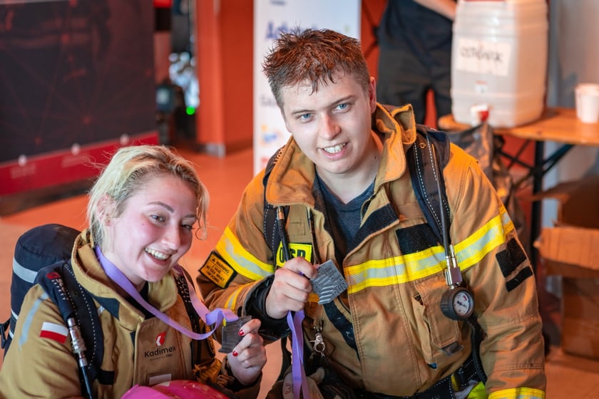 Uczestnicy 10. Sky Tower Run we Wrocławiu