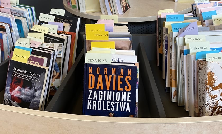 Kiermasz książek w bibliotece przy ul. Grabiszyńskiej we Wrocławiu