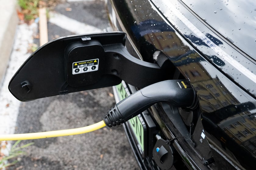 Stacja ładowania przy skrzyżowaniu Kniaziewicza i Pułaskiego