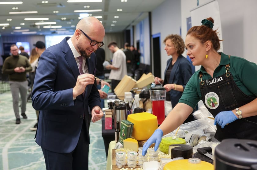 Na zdjęciach IV edycja programu &bdquo;Od pola na wrocławski st&oacute;ł&rdquo; we wrocławskim Novotelu