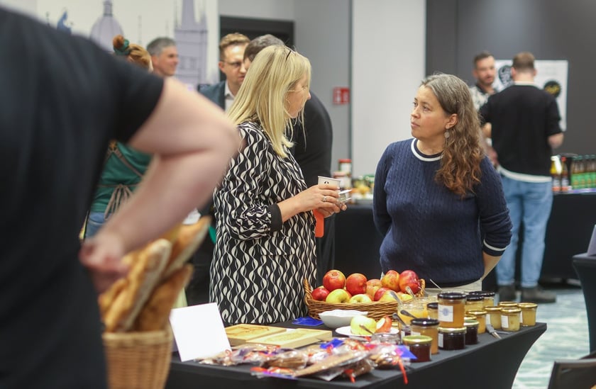 Na zdjęciach IV edycja programu &bdquo;Od pola na wrocławski st&oacute;ł&rdquo; we wrocławskim Novotelu