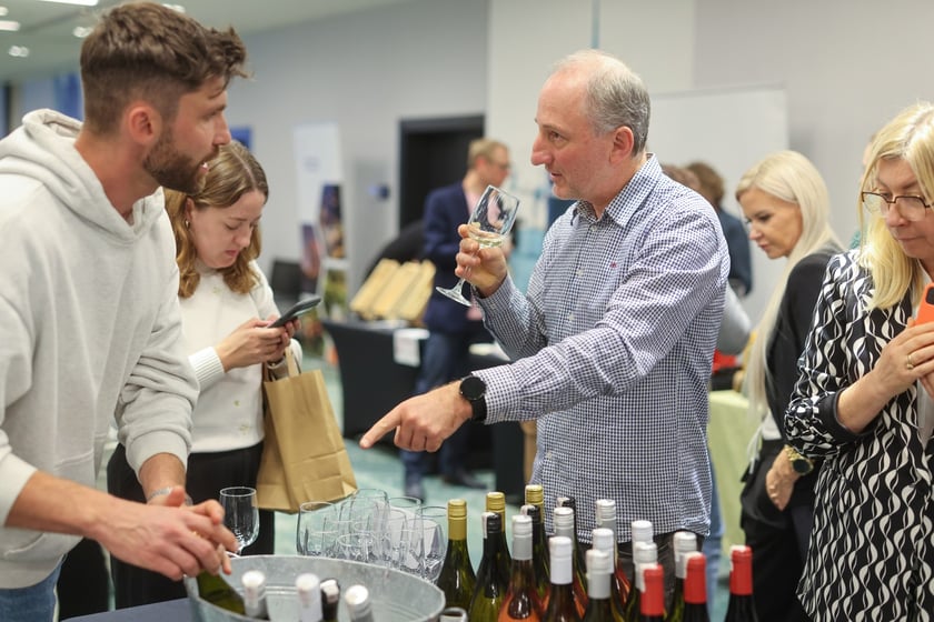 Na zdjęciach IV edycja programu &bdquo;Od pola na wrocławski st&oacute;ł&rdquo; we wrocławskim Novotelu