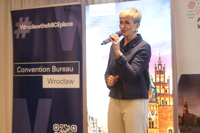 Na zdjęciach IV edycja programu &bdquo;Od pola na wrocławski st&oacute;ł&rdquo; we wrocławskim Novotelu