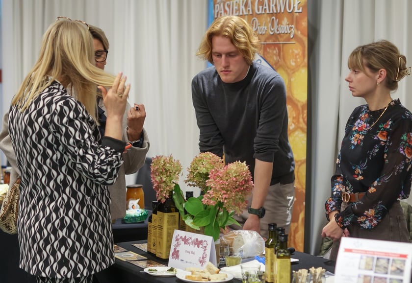 Na zdjęciach IV edycja programu &bdquo;Od pola na wrocławski st&oacute;ł&rdquo; we wrocławskim Novotelu