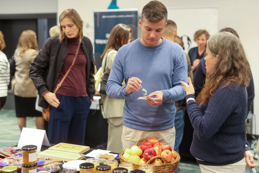 Na zdjęciach IV edycja programu &bdquo;Od pola na wrocławski st&oacute;ł&rdquo; we wrocławskim Novotelu