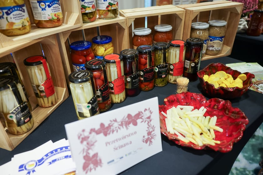 Na zdjęciach IV edycja programu &bdquo;Od pola na wrocławski st&oacute;ł&rdquo; we wrocławskim Novotelu