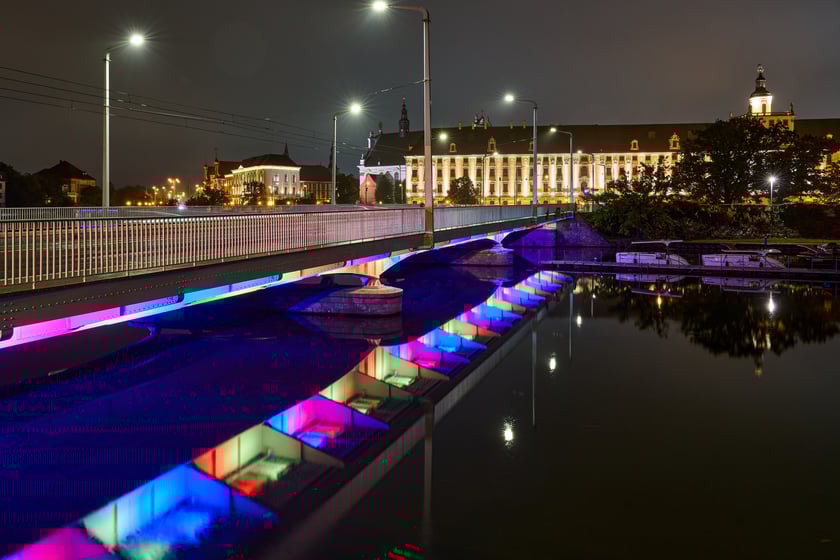 Próby światła na wyremontowanych mostach Uniwersyteckich, 8 października 2025