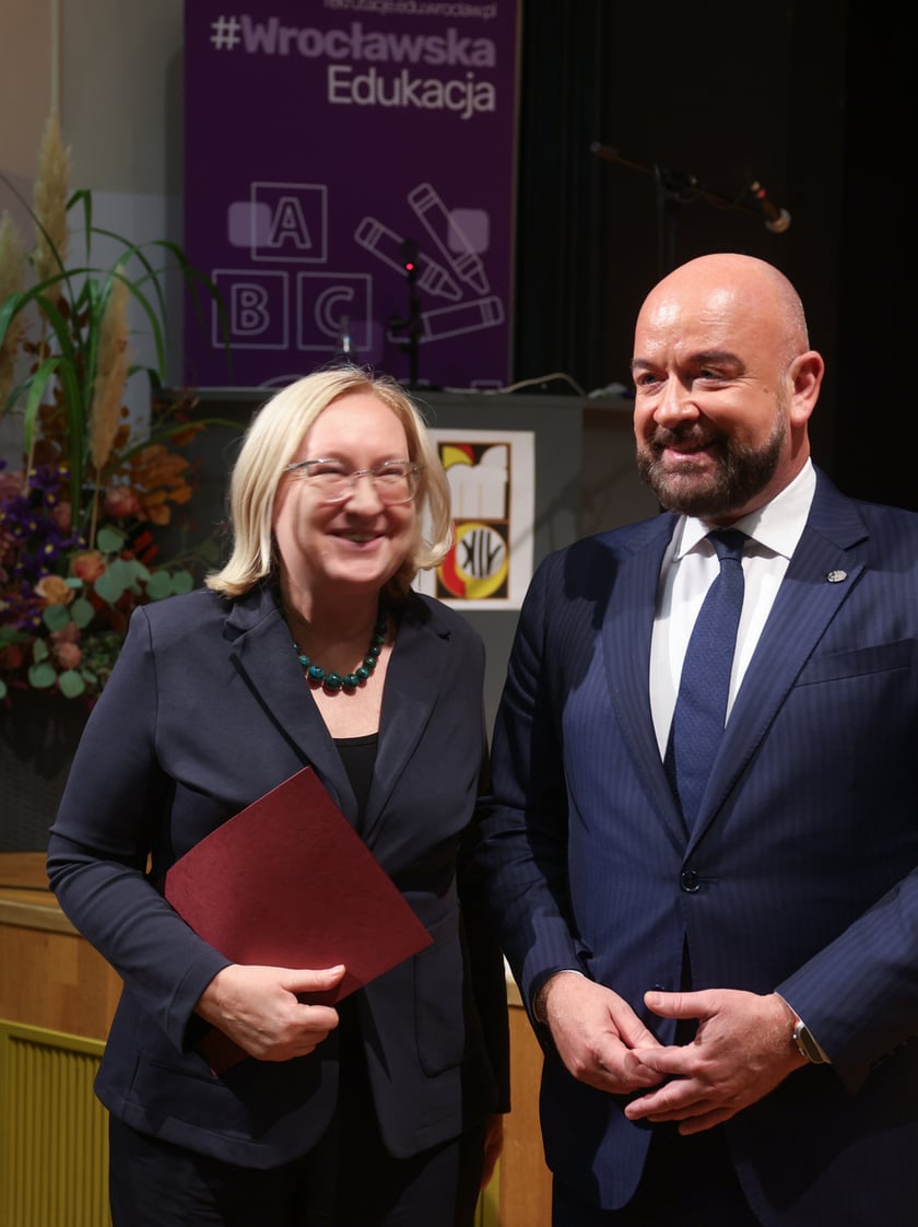Dzień Edukacji Narodowej. Wręczenie Nagród Prezydenta Wrocławia nauczycielom wrocławskich szkół i przedszkoli