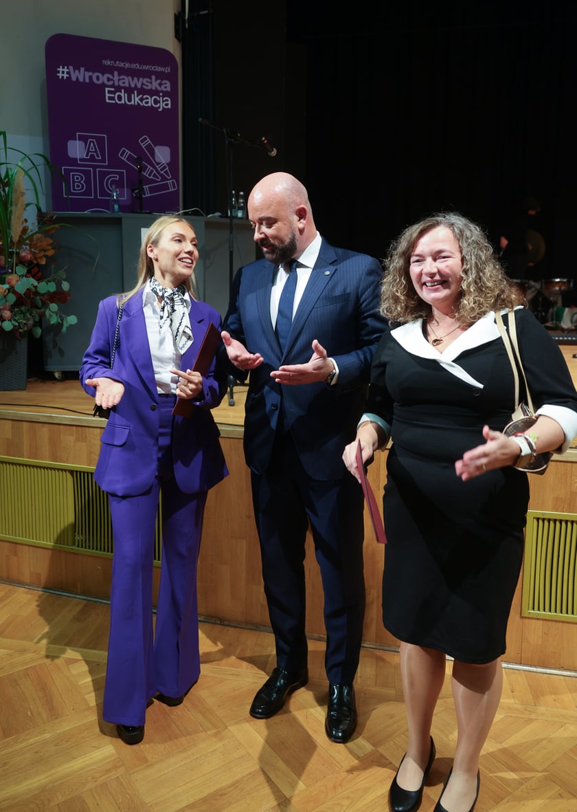 Dzień Edukacji Narodowej. Wręczenie Nagród Prezydenta Wrocławia nauczycielom wrocławskich szkół i przedszkoli