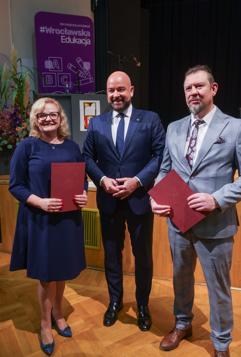 Dzień Edukacji Narodowej. Wręczenie Nagród Prezydenta Wrocławia nauczycielom wrocławskich szkół i przedszkoli