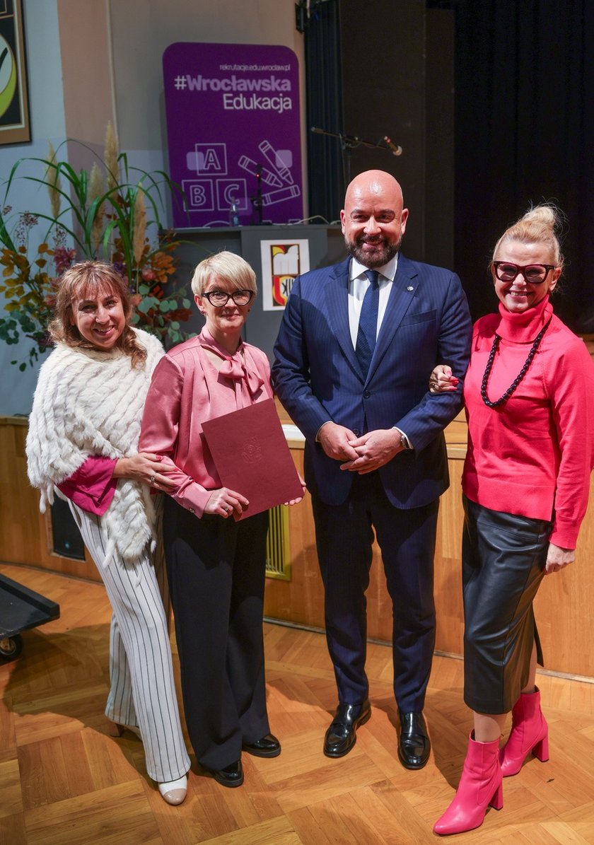 Dzień Edukacji Narodowej. Wręczenie Nagród Prezydenta Wrocławia nauczycielom wrocławskich szkół i przedszkoli