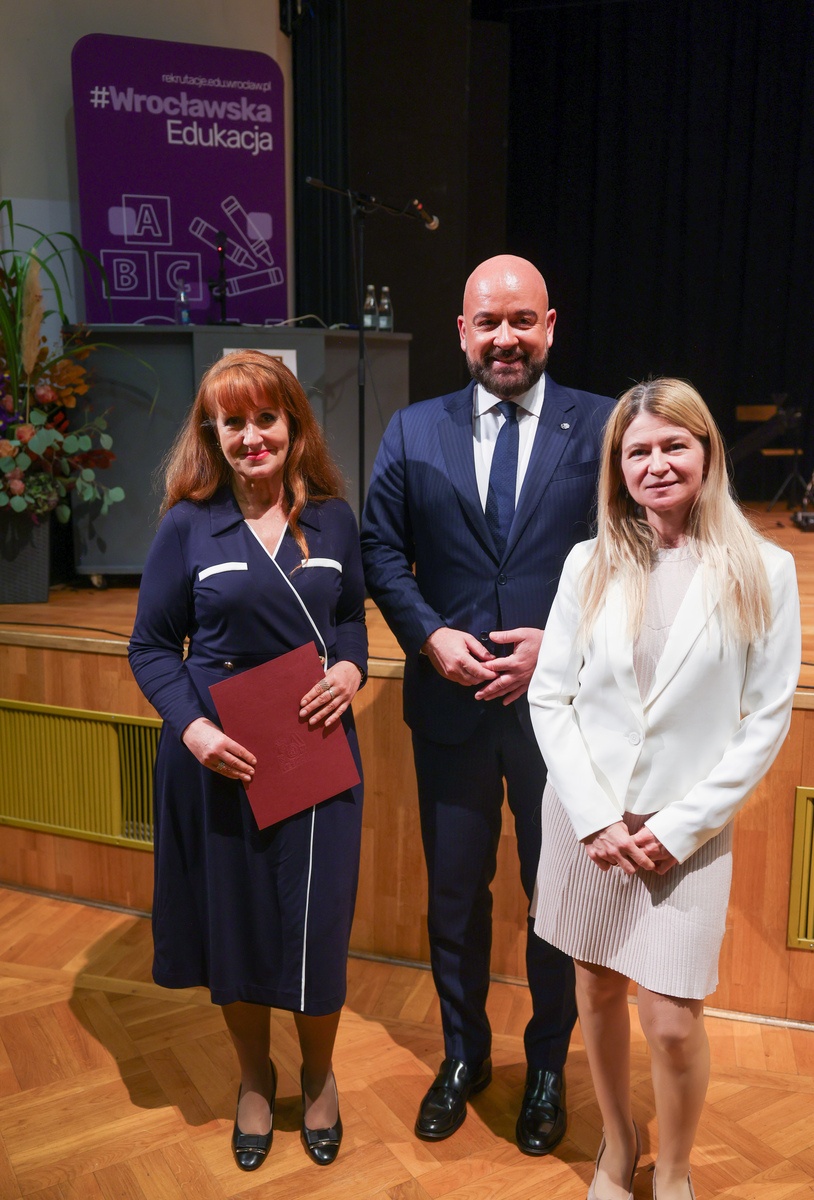 Dzień Edukacji Narodowej. Wręczenie Nagród Prezydenta Wrocławia nauczycielom wrocławskich szkół i przedszkoli