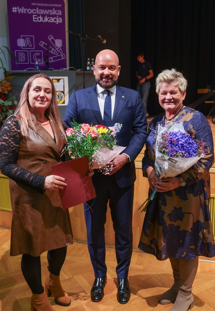Dzień Edukacji Narodowej. Wręczenie Nagród Prezydenta Wrocławia nauczycielom wrocławskich szkół i przedszkoli