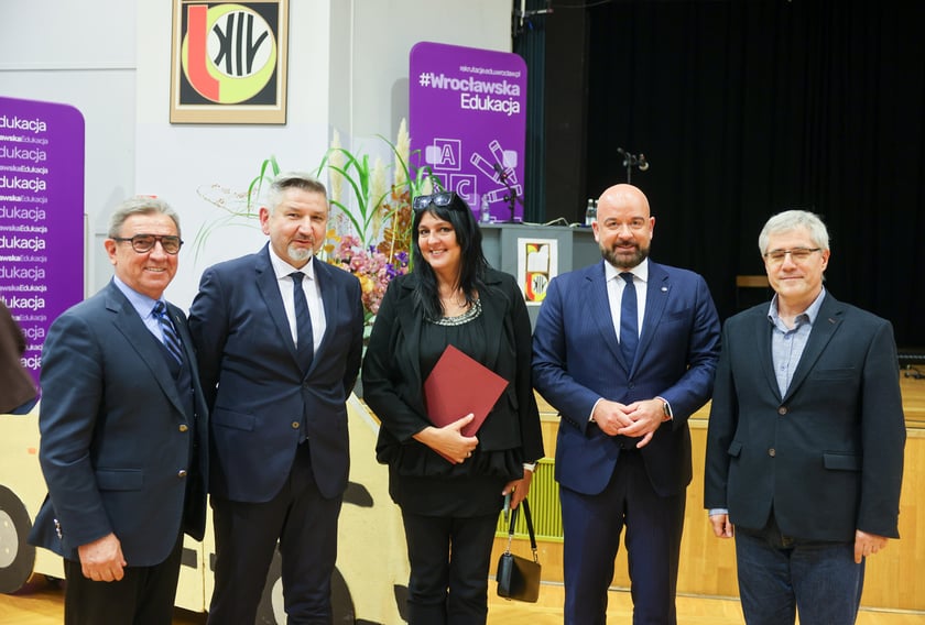 Dzień Edukacji Narodowej. Wręczenie Nagród Prezydenta Wrocławia nauczycielom wrocławskich szkół i przedszkoli
