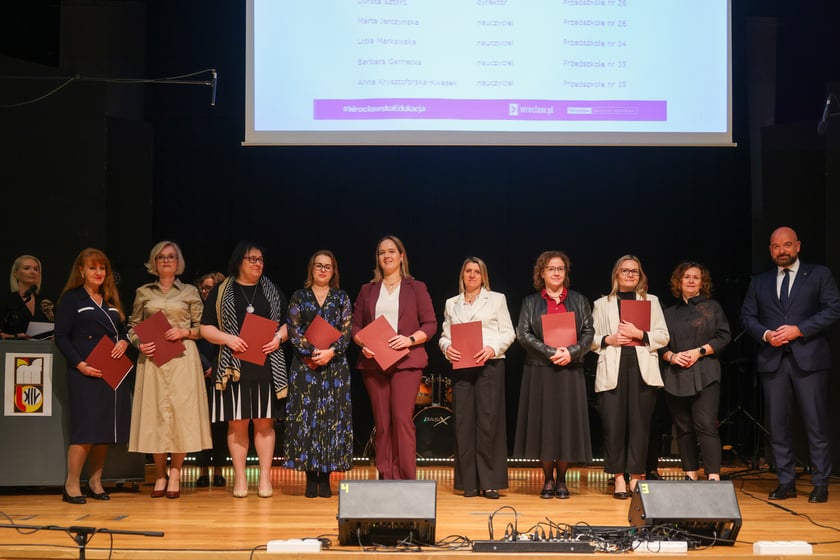 Dzień Edukacji Narodowej. Wręczenie Nagród Prezydenta Wrocławia nauczycielom wrocławskich szkół i przedszkoli