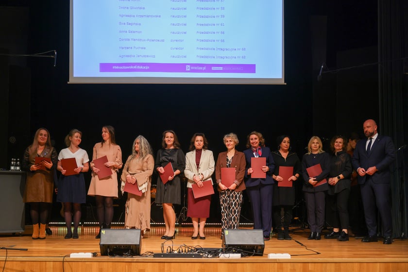 Dzień Edukacji Narodowej. Wręczenie Nagród Prezydenta Wrocławia nauczycielom wrocławskich szkół i przedszkoli