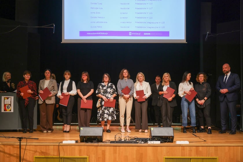 Dzień Edukacji Narodowej. Wręczenie Nagród Prezydenta Wrocławia nauczycielom wrocławskich szkół i przedszkoli