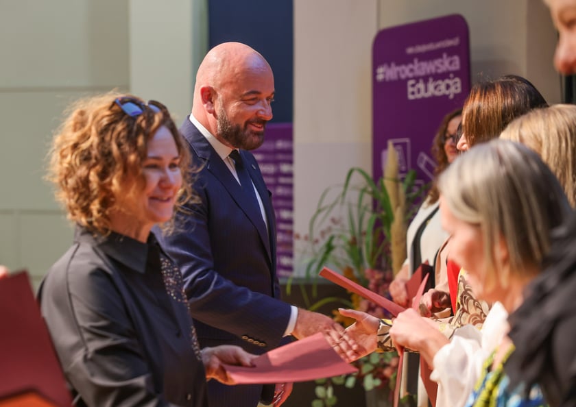 Dzień Edukacji Narodowej. Wręczenie Nagród Prezydenta Wrocławia nauczycielom wrocławskich szkół i przedszkoli
