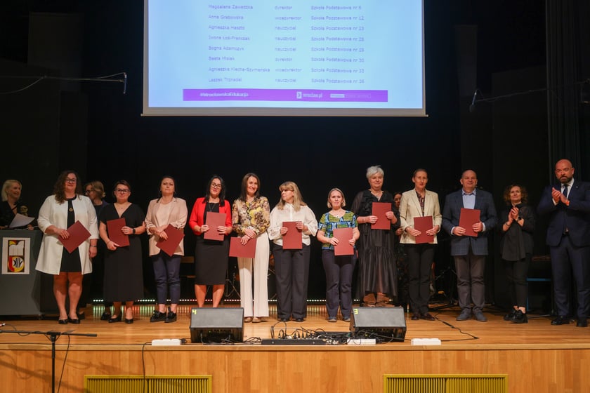 Dzień Edukacji Narodowej. Wręczenie Nagród Prezydenta Wrocławia nauczycielom wrocławskich szkół i przedszkoli