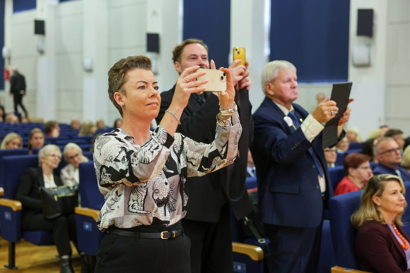 Dzień Edukacji Narodowej. Wręczenie Nagród Prezydenta Wrocławia nauczycielom wrocławskich szkół i przedszkoli