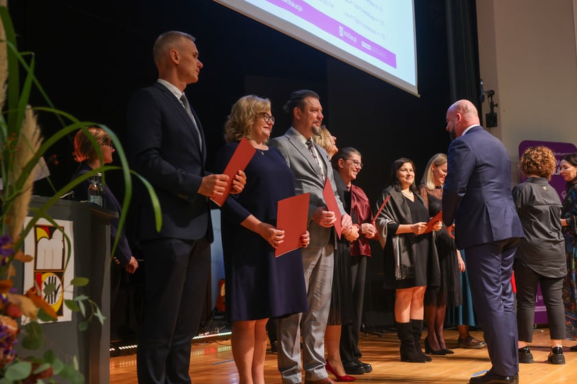 Dzień Edukacji Narodowej. Wręczenie Nagród Prezydenta Wrocławia nauczycielom wrocławskich szkół i przedszkoli