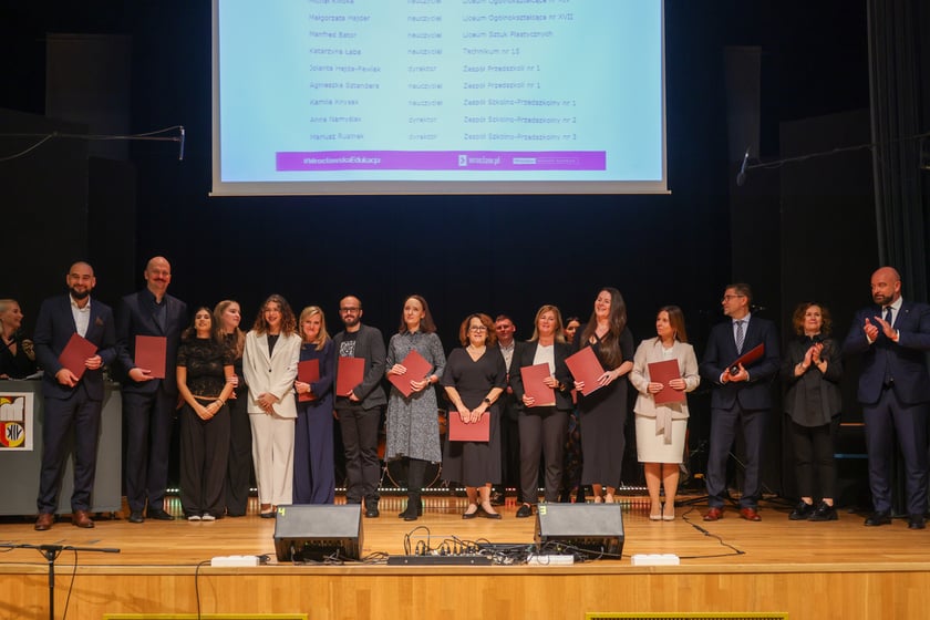 Dzień Edukacji Narodowej. Wręczenie Nagród Prezydenta Wrocławia nauczycielom wrocławskich szkół i przedszkoli